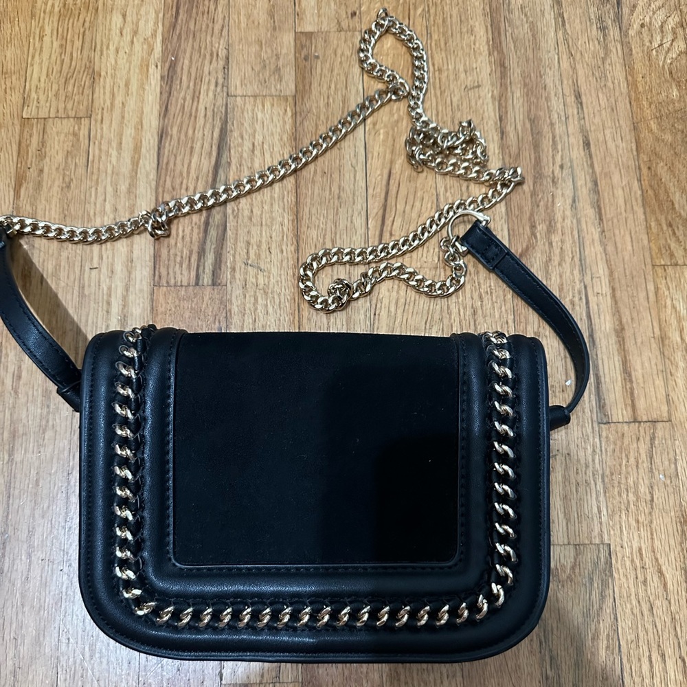 BP- Black Chain Strap Crossbody Bag
